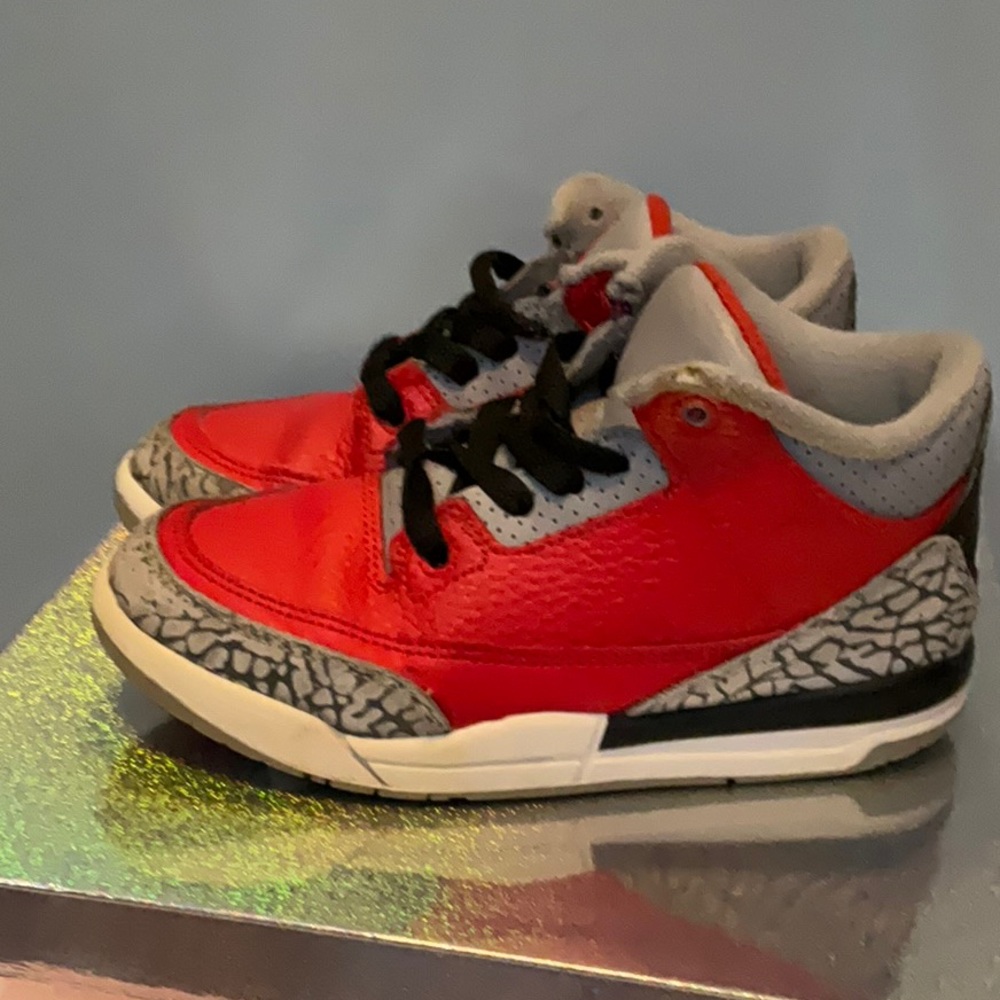 Air Jordan 3 retro UNITE Fire boys size 13C